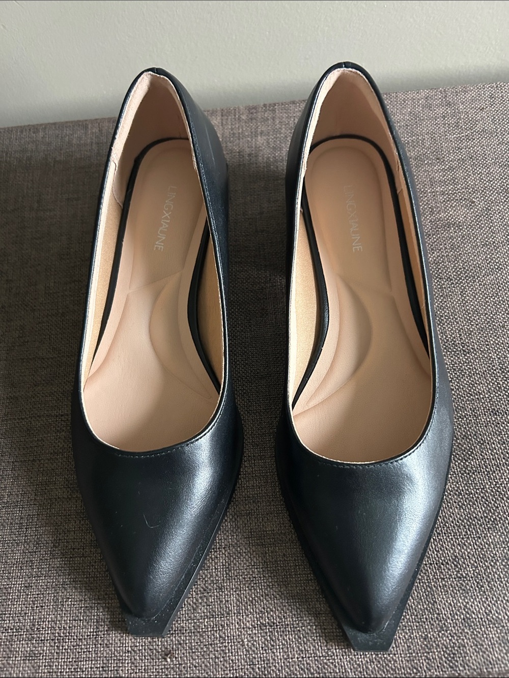 Unbranded Black Pointed Toe Women's Flats - Classic Workday Style